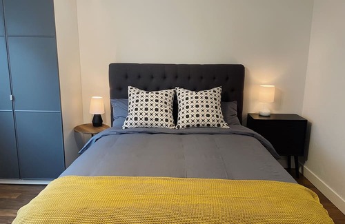 Hosford-Abernethy Apartment | 17Wood - close to Division st.