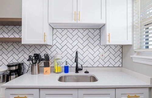 Cottage Line Apartment | The Tide Suite / Direct Beach Access