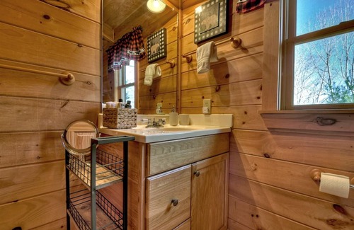 Chatsworth Cabin | Hillin and Chillin: A Cozy Cabin Retreat in the North Georgia Mountains