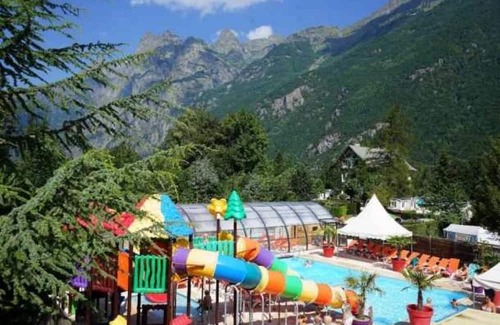Le Bourg-d'Oisans House | Camping 4 étoiles - Parc aquatique - eeeaih