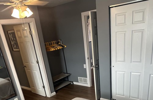 Carnegie Apartment | The birds and the bee’s Wi-Fi , cozy, allows pets