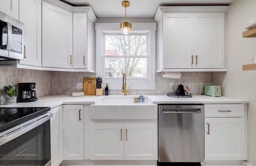 Kayton - Frazier Area House | Southern Charm Luxury 3-bedroom House in Historic Savannah with WiFi, AC