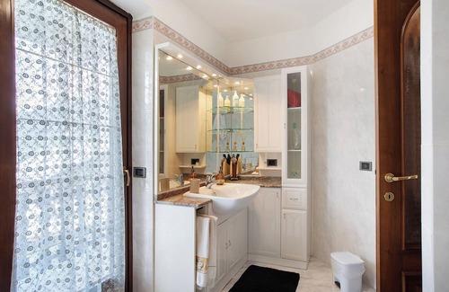 Charvensod Apartment | Apartment 'Reditus' with Mountain View, Private Terrace and Wi-Fi