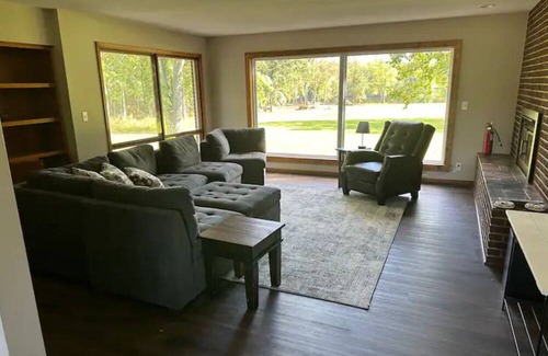 Walker House | Cozy spacious house with spectacular views of the Grand River