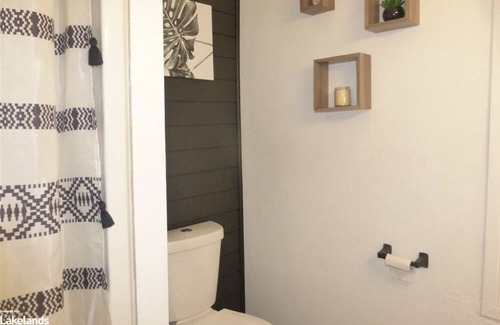 Owen Sound House | SecondAveOasis - With pool! : Also ask about our returning guest discount!