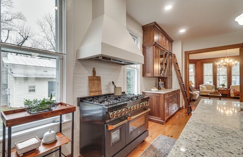 Singers Glen House | Restored Virginia Victorian: 10 Mi to Harrisonburg