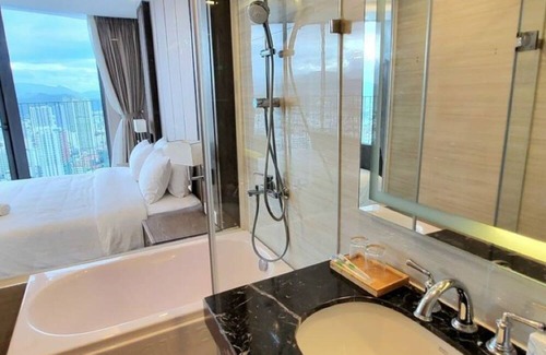 Tran Phu Beach Apartment | Large Ocean View Apartment with Bathtub, close to Night Market & Attractions