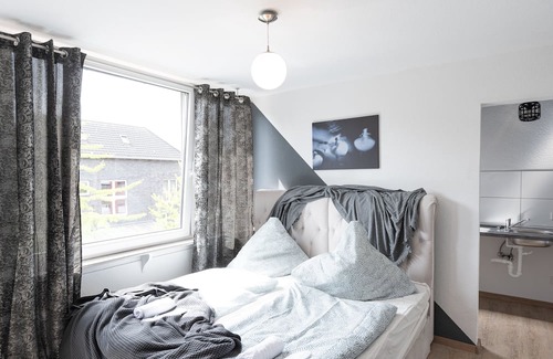 Duisburg City Center Apartment | - Nice New York Apartment in the Heart of Duisburg - Bed - Hbf - Big TV & Wifi -