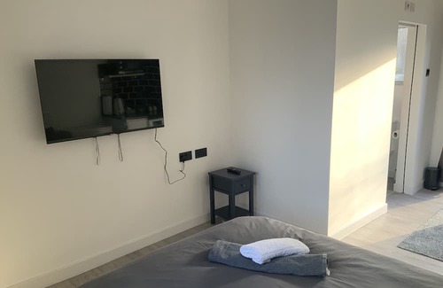 Sutton North Apartment | Little Gem Studio near Sutton high Street