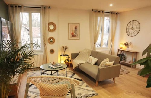 Nemours Apartment | Nemours Centrale, Duplex n°5 (55m2), parfait pour 4 personnes, TER Paris (1h15)