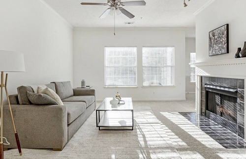 Jamestown Apartment | Modern Apartment in Prime Location (ID1182X417)