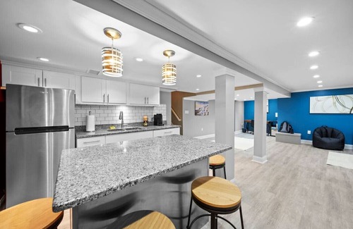 Birmingham House | Stylish Luxury 3bd home in Downtown Birmingham