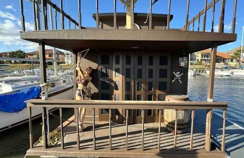 Clear Lake Shores Boat Rental | The Pirate Paradise