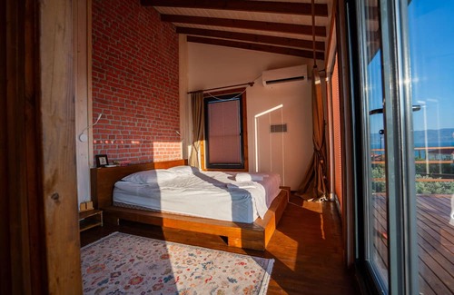 Iznik Villa | Cozy, super luxury two-story villa by the lake. 45 minutes to istanbul
