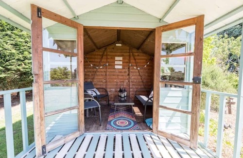 Colchester Cottage | Two Bedroom Duplex - Shared Pool