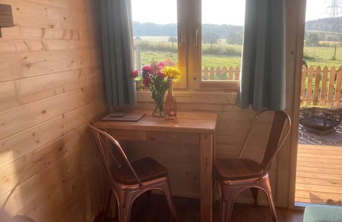 Chesterfield Cabin | Captivating 1-Bed Lodge in Chesterfield