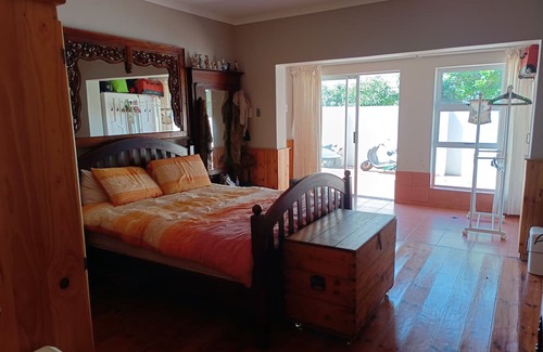 Gouritz House | Quaint Pet-Friendly Family Retreat: Just Steps Away from the Stunning Ocean