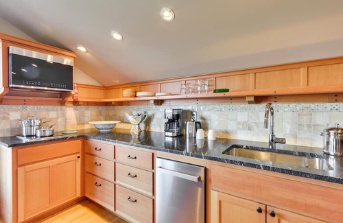Lair Hill Apartment | Southwest Portland Apartment ~ 3 Mi to Downtown!