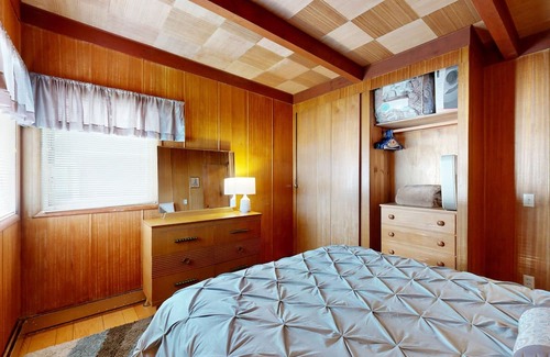 Matlock House | Charming waterfront cottage with panoramic Hood Canal views