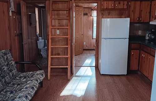 Gore Cabin | Relaxing Accommodation! Kitchen, Free Parking, Close to Greenleaf State Park!