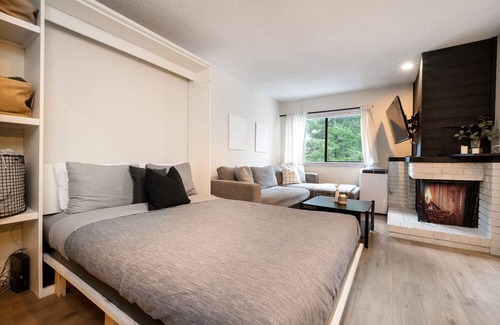 Whistler Creekside Condo | *Creekside Oasis* 4 Bed w Pool & Hottub