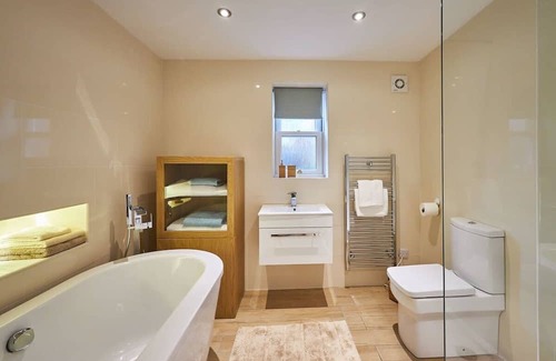 Sutton-in-Ashfield House | Host & Stay | The Willows