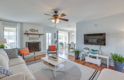 Wilsonville House | Riverfront Wilsonville Home w/ Dock & Fire Pit!