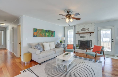 Wilsonville House | Riverfront Wilsonville Home w/ Dock & Fire Pit!