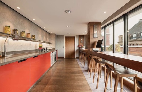 The Hague Center House | Enjoy Breathtaking Views Of The City | 2 Units w/ City Center Just A Short Walk