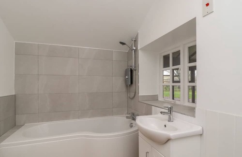 Malham Cottage | ANNEX, romantic, with a garden in Malham