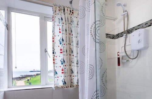 Brodick Apartment | Beach Front Flat, Brodick