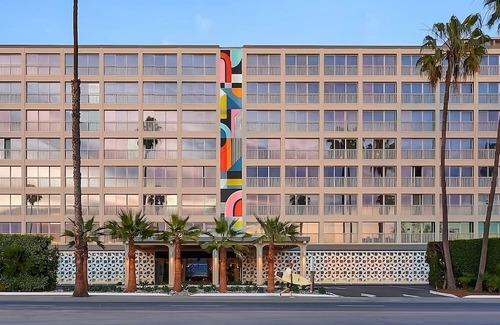 Downtown House | 3 Ocean View 2 Queens at Viceroy Santa Monica!