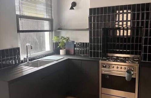 Crofton Park Apartment | Beautiful 3BD Designer Apartment