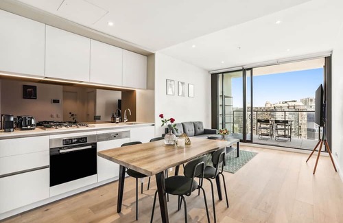 Chinatown Apartment | SYD1801 CBD Location 2B1B Apt w pool, walk to Chinatown