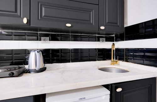 Kabatas House | Flat 5 min to Galata Tower, Istiklal and Bosphorus