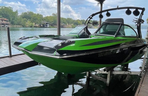 Apache Shores Boat Rental | Private Lake Austin dock and surf boat for the day