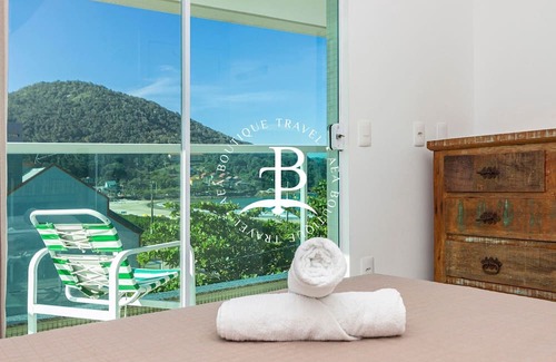 Quatro Ilhas Apartment | Just 30 seconds from the sand and incredible sea views