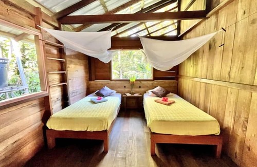 Nuqui House | Maison Familiale vue sur mer Proche de Termales