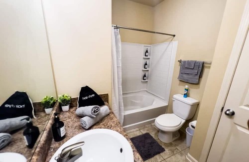 Executive Park Apartment | Airy 2 King Bed Suite—Mins to Uptown Charlotte!