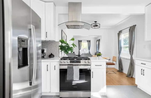 Eastside House | Modern Pop Art getaway in Long Beach