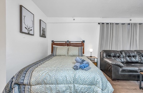 Yosemite National Park Condo | Capitan’s Corner – Unbeatable Location! Studio Condo Within Yosemite!