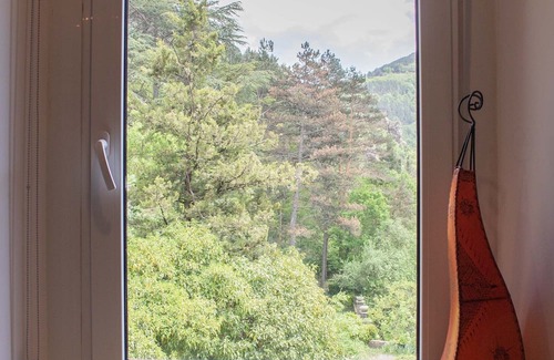 Ribes De Freser Apartment | Apartamento tipo loft en una casa de estilo Modernista en el bosque.n