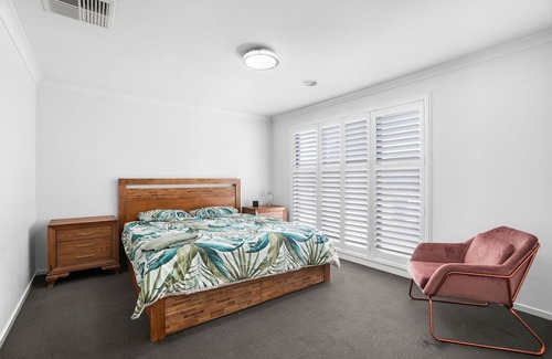 Truganina House | Spacious House @Truganina WIFI available 2.5km from Local Shopping Centre