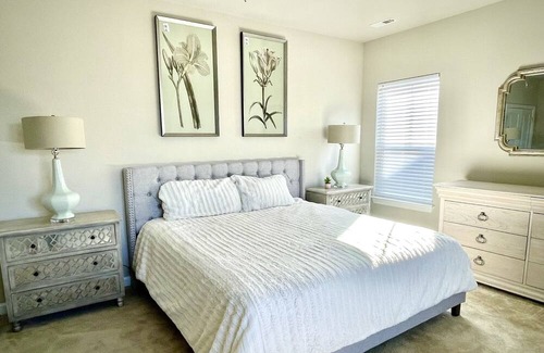 Suffolk House | Comfortable stay in quiet and safe neighborhood close to grocery store.