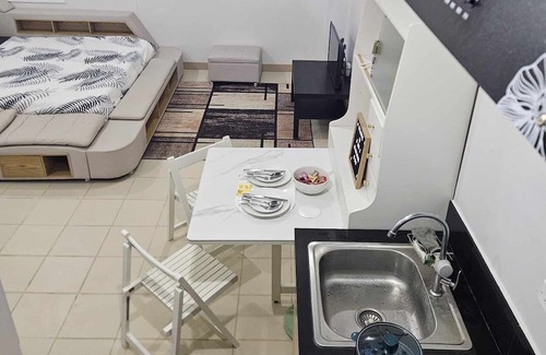 Marilao Condo | 5 minutes to SM Marilao! Family-size condo with Smart Tv for Netflix.