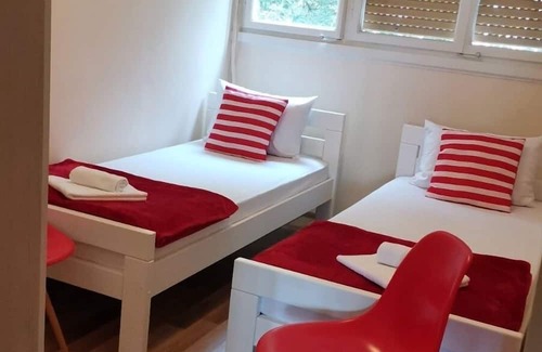 Sibenik Apartment | Two bedroom apartment with balcony and sea view Šibenik (A-22002-a)