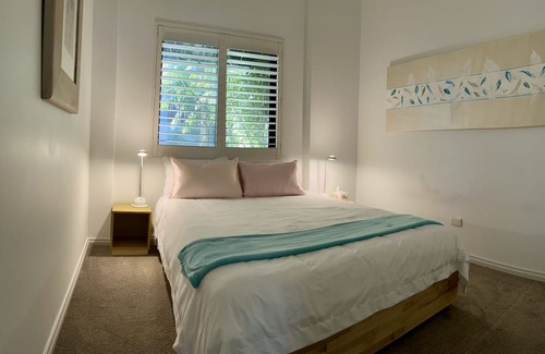 South Fremantle House | Paradise Hideaway, a superb, quiet oasis a short walk to the beach and the cafes