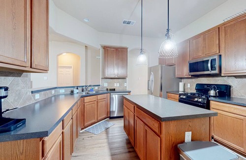 Speyside House | Northeast Austin home with enclosed yard, single-story interior, AC, & W/D