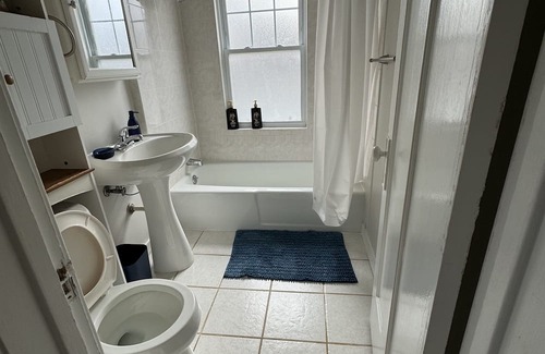Elmhurst House | New! Affordable Elmhurst Home minutes from Airport