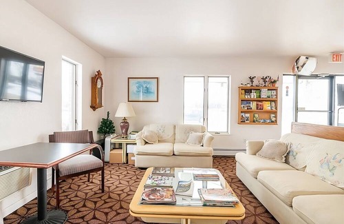 Chesaning House | Making The Best Memories Along The Way! Pets Are Welcome! Free Parking!